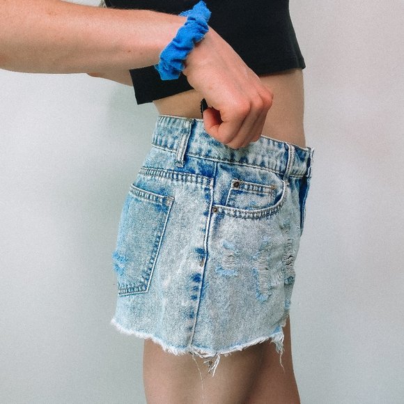 Forever21 Distressed Light Wash High Waisted Shorts - Picture 2 of 8